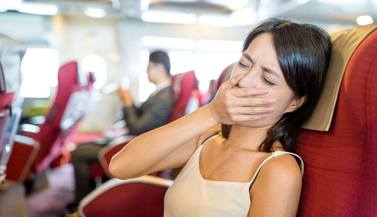 सफ़र के दौरान होने वाली उल्टियों से रहते है परेशान, अपनाए ये 5 हेल्थ टिप्स 