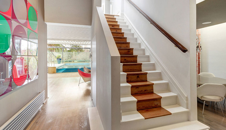 घर की सीढ़ियाँ दर्शाती है आपकी सफलता, जानें इनसे जुड़े वास्तु टिप्स