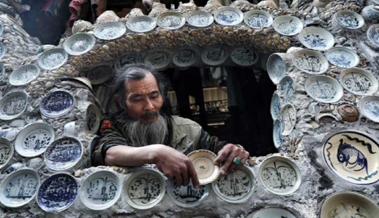 शख्स ने तैयार किया 25 सालों में हजारों चीनी मिट्टी के बर्तनों से घर 