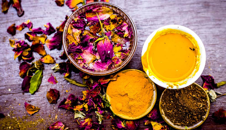 त्वचा की रंगत बनाए रखने के लिए आजमाए ये घरेलू फेसपैक, मिनटों में दिखने लगेगा असर 