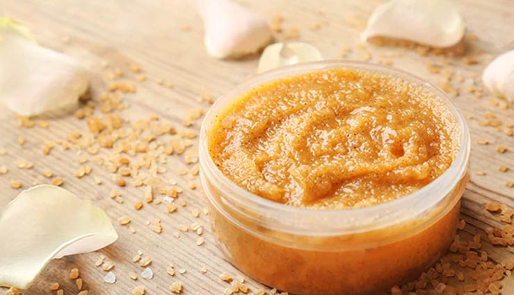 5 Natural Scrubs To Treat Oily Skin