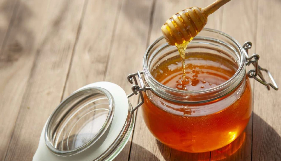 10 DIY Ways To Use Honey for Skin and Hair