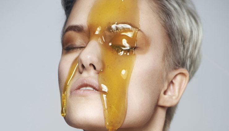 इस तरह घर पर ही करें फेशियल, पाएँगे चमकदार और निखरी त्वचा 