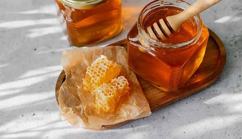 16 Amazing Benefits of Honey for Skin and Hair