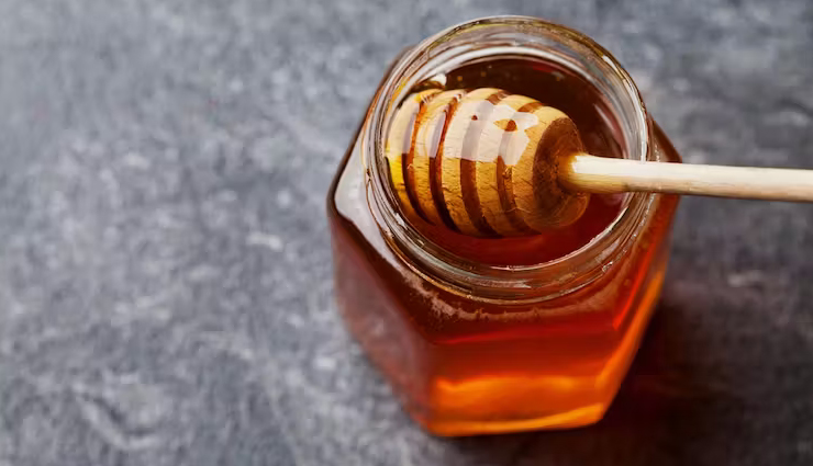 diy saffron skincare,saffron for glowing skin,natural skin brightening,saffron face mask,saffron acne scars,saffron and milk,turmeric and saffron face pack,saffron for pigmentation,glowing skin with saffron,saffron and honey for skin