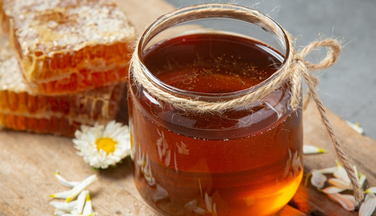 5 DIY Ways To Use Honey to Get Glowing and Shiny Skin