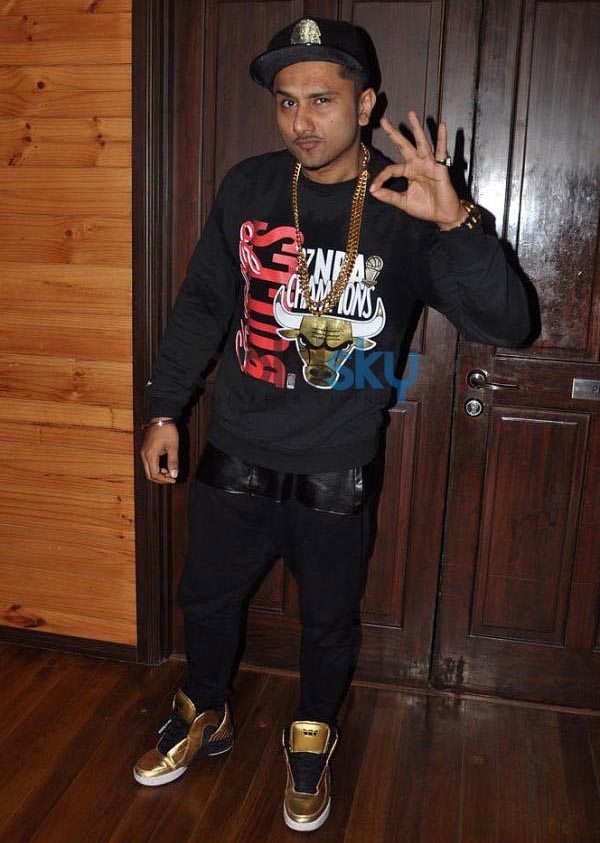 most expensive singers of bollywood,shreya ghosal,honey singh,arijiet singh,mika singh,sonu nigam,sunidhi chauhan,sukhvinder singh,meet brothers