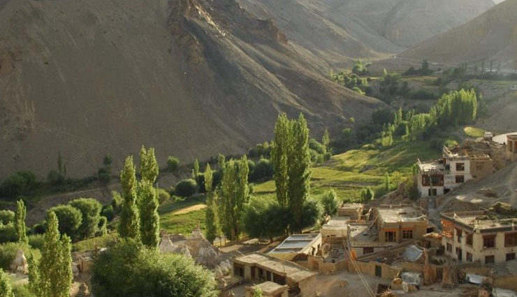 honeymoon destinations in jammu and kashmir,jammu and kashmir,places to visit in jammu and kashmir,akhnoor,yousmarg,ladakh,sonamarg,lamayuru,nubra valley