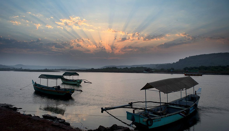 honeymoon destinations in india,honeymoon destinations,horsley hills,chakrata,uttarakhand,yumthang valley,tarkarli,jawhar,pangong,mcleodganj,dharamsala