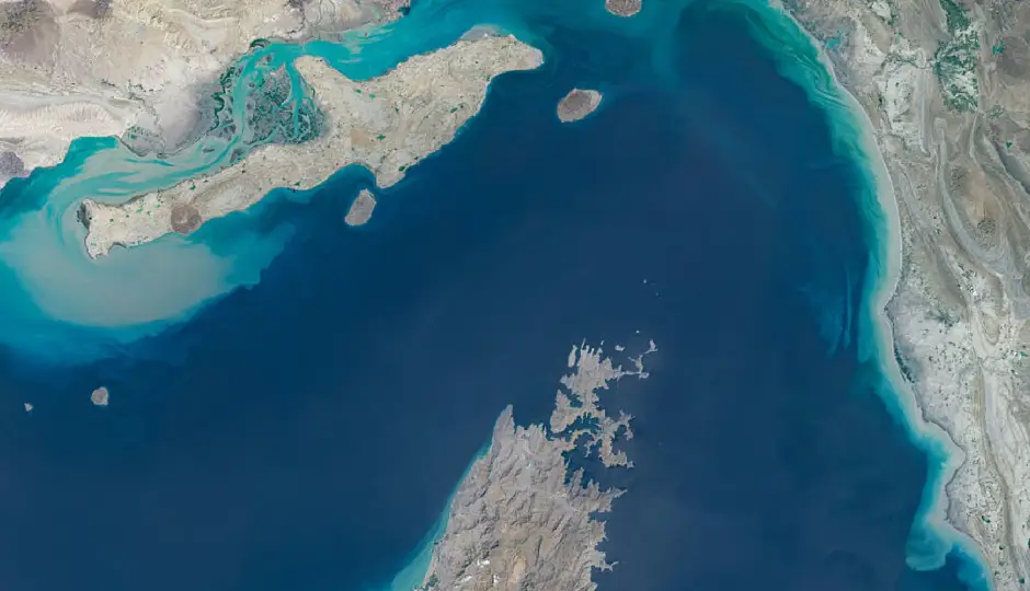 ईरान ने दोबारा बंद किया होर्मुज जलमार्ग, अमेरिका पर समझौता तोड़ने का लगाया आरोप