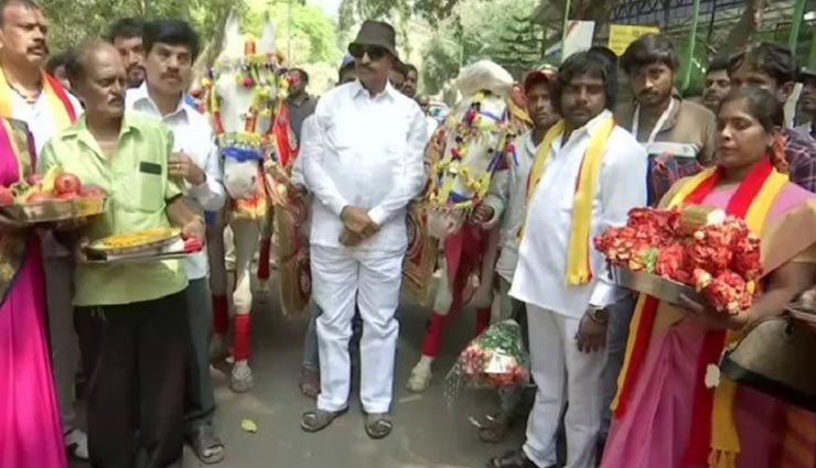 weird news,weird incident,valentine special,horse and mare marriage,bengaluru news