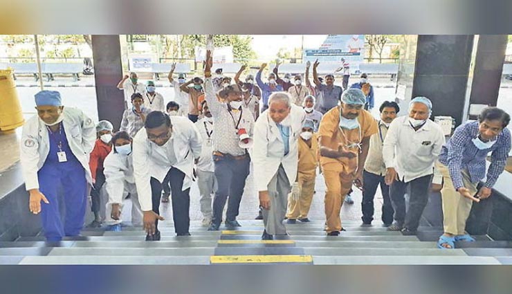 यहाँ डॉक्टर के लिए हॉस्पिटल बना मंदिर, प्रवेश से पहले करते हैं ये काम