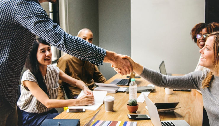 hospitality market insights,buying and selling in the hospitality industry,expert guidance for hospitality transactions,confidence in hospitality investments,strategic advice for buying/selling hotels,hospitality market trends,real estate in the hospitality sector,business transactions in hospitality,investment confidence in the hospitality market,professional guidance for hotel sales