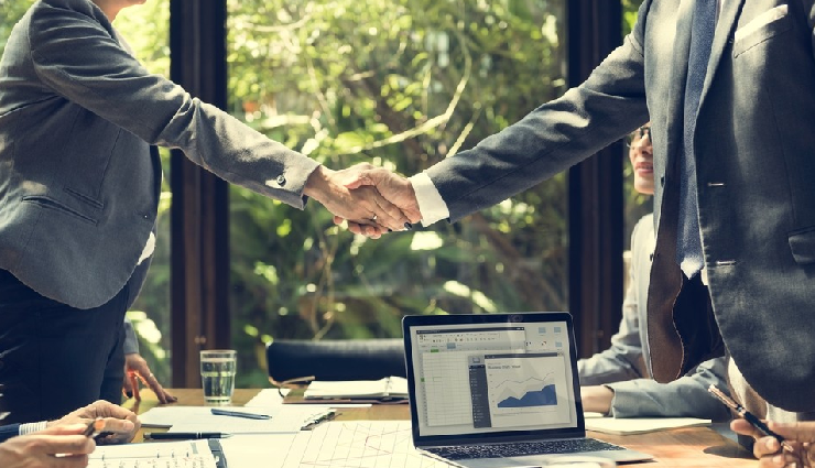 hospitality market insights,buying and selling in the hospitality industry,expert guidance for hospitality transactions,confidence in hospitality investments,strategic advice for buying/selling hotels,hospitality market trends,real estate in the hospitality sector,business transactions in hospitality,investment confidence in the hospitality market,professional guidance for hotel sales