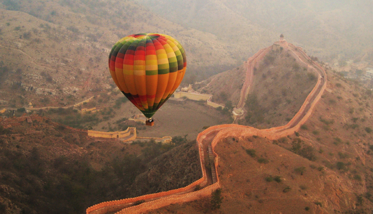 hot air balloon ride in india,places for hot air balloon ride in india,india,adventure places in india,manali,himachal pradesh,chandor,south goa,rajasthan,lonavala,maharashtra,agra,uttar pradesh