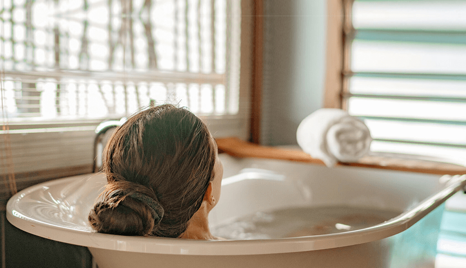 9 Amazing Benefits of Hot Baths for Skin and Hair