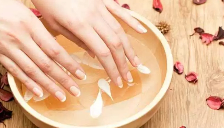 5 Steps To Do Hot Oil Manicure at Home
