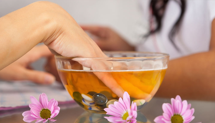 9 Benefits of Taking Hot Oil Manicure