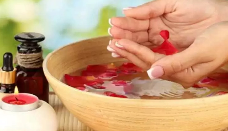 benefits of hot oil manicure,hot oil manicure,beauty tips,beauty hacks,manicure tips