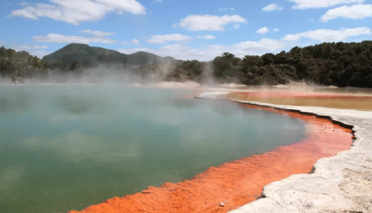 10 reasons to visit places in new zealand,new zealand travel guide,new zealand tourism,best places to visit in new zealand,top attractions in new zealand,new zealand travel tips,north island attractions,south island attractions,new zealand adventure activities,explore new zealand nature