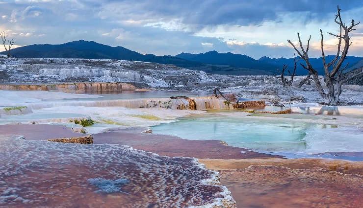 wyoming travel,things to do in wyoming,yellowstone national park,grand teton,wyoming wilderness,cowboy state,wyoming attractions,great plains,scenic places in wyoming,hiking in wyoming,wyoming geysers,hot springs wyoming,wildlife in wyoming