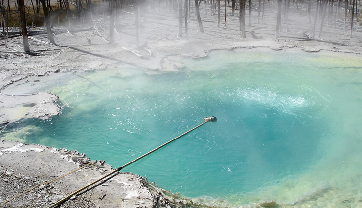 hot springs to visit in the world,hot springs,grand prismatic spring,usa,sapphire pool,cistern spring,crested pool,doublet pool,champagne pool,new zealand