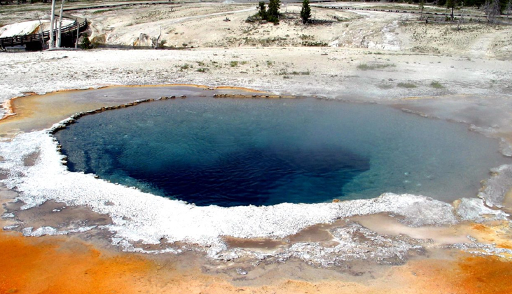 hot springs to visit in the world,hot springs,grand prismatic spring,usa,sapphire pool,cistern spring,crested pool,doublet pool,champagne pool,new zealand