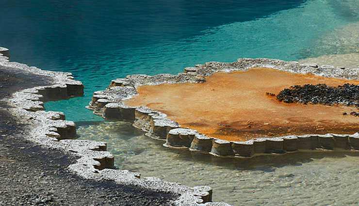 hot springs to visit in the world,hot springs,grand prismatic spring,usa,sapphire pool,cistern spring,crested pool,doublet pool,champagne pool,new zealand