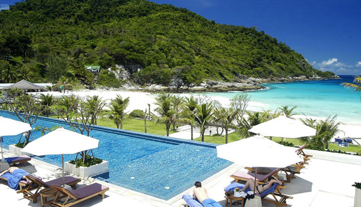 टापुओं पर बने दुनिया के 5 बेहतरीन होटल, मिलेगी प्रकृति के बीच रहने का मौका