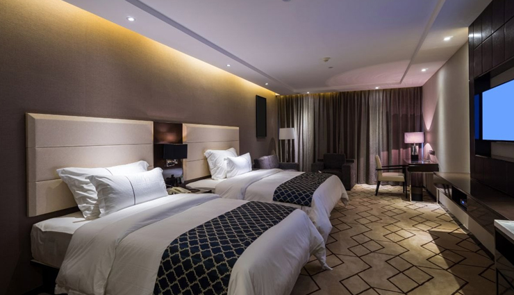 होटल में चेक-इन करने से पहले फॉलो करे ये सेफ्टी टिप्स, रहेंगे सुरक्षित
