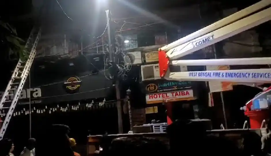 कोलकाता के होटल में आधी रात लगी भीषण आग, एक बच्चे समेत 9 लोगों की मौत