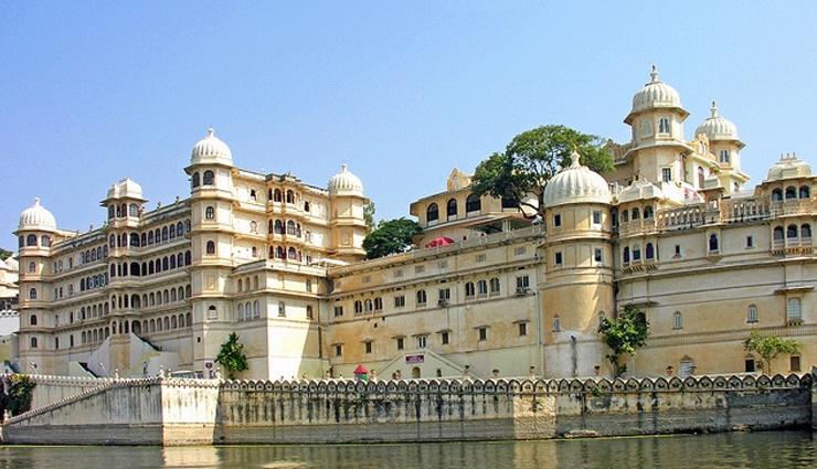 hotels for perfect destination wedding,destination wedding in india,city palace,udaipur,kumarakom lake resort,kumarkom,gajner palace,udaipur,the leela,kovalam,mayfair spa resort,gangtok,fateh garh,udaipur