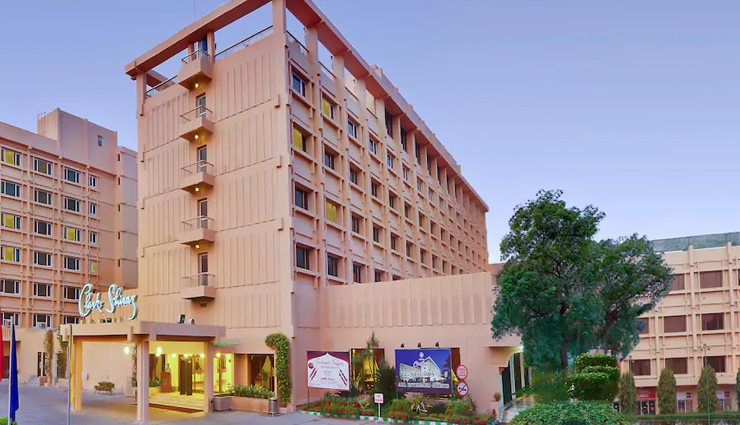 hotels where bollywood movies have been shot,heritage hotels,hotel clarks shiraz,the grand bhagwati hotel at jabalpur,the gateway hotel at pangong tso,hotel peter hoff at shimla,neemrana fort palace at alwar,lawrence girls high school at lovedale,ooty,heritage village club at dalhousie