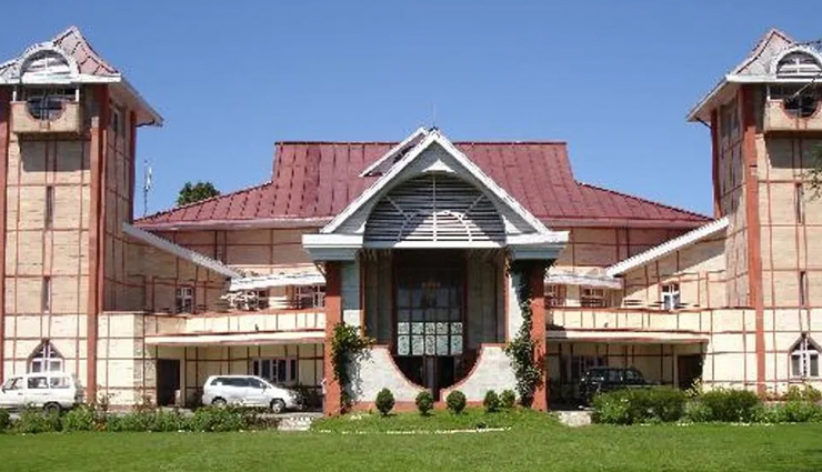 hotels where bollywood movies have been shot,heritage hotels,hotel clarks shiraz,the grand bhagwati hotel at jabalpur,the gateway hotel at pangong tso,hotel peter hoff at shimla,neemrana fort palace at alwar,lawrence girls high school at lovedale,ooty,heritage village club at dalhousie