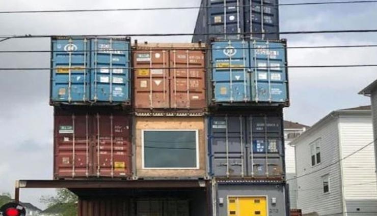 सीमेंट नहीं बल्कि शिपिंग कंटेनर से बना है तीन मंजिला इमारत का यह अनोखा घर, मौजूद सभी सुविधाएं 