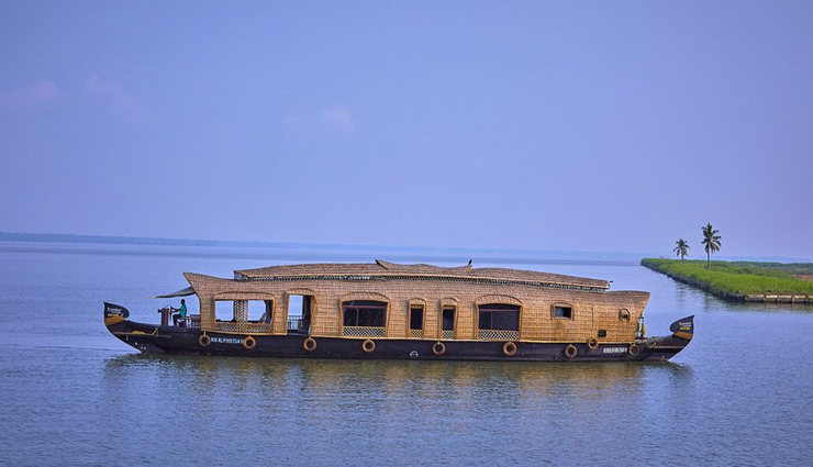 houseboats in india,must visit houseboats,xandari riverscapes houseboat in alleppey,floating paradise houseboat in goa,chunnambar houseboat in pondicherry,new jacquline heritage houseboat in srinagar,sundarban houseboat in kolkata