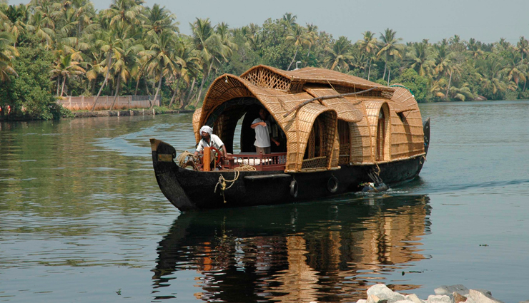 5 Houseboats in India You Must Visit