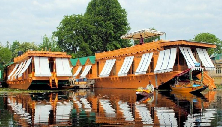 houseboats in india,must visit houseboats,xandari riverscapes houseboat in alleppey,floating paradise houseboat in goa,chunnambar houseboat in pondicherry,new jacquline heritage houseboat in srinagar,sundarban houseboat in kolkata