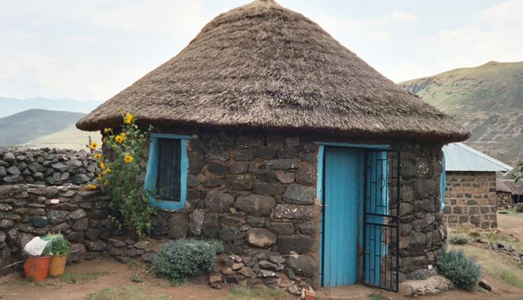 7 Unique and Distinctive Different Types of Houses From Around The World