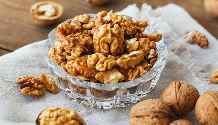 walnuts benefits,how to eat walnut,walnut benefits for men,walnut nutrition,walnuts benefits in hindi,walnut benefits for hair,walnut nutrition,Health,Health,health tips in hindi ,अखरोट खाने के फायदे, खाली पेट अखरोट खाने के फायदे, अखरोट के छिलके, खाली पेट अखरोट खाने के फायदे