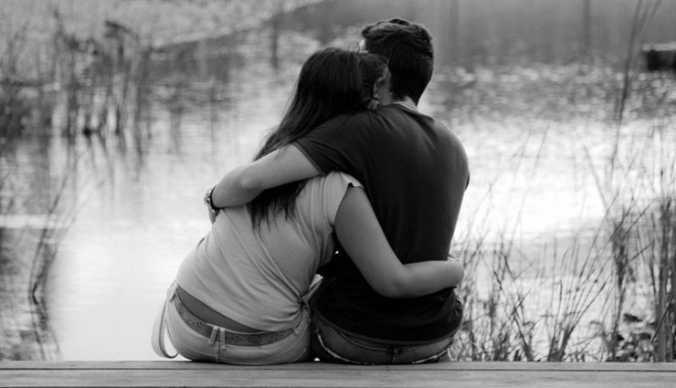 Hug Day पर जाने हग करने से जुड़े 6 हैरतअंगेज फायदे