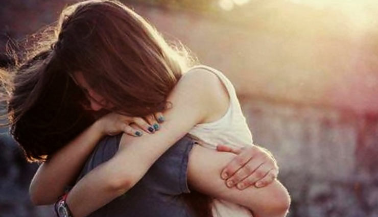 Hug Day Special : गले लगाकर प्यार जताना देता है अलग अहसास, जानें इससे जुड़ी खास बातें