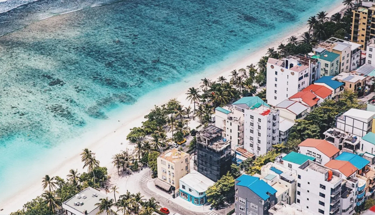 10 tourist attractions in maldives,must-visit places in maldives,top maldives tourist spots,popular islands in maldives,best beaches maldives,maldives honeymoon destinations,male atoll maldives,maldives snorkeling spots,vaadhoo island bioluminescence,rangali island luxury resorts,hanifaru bay marine life.