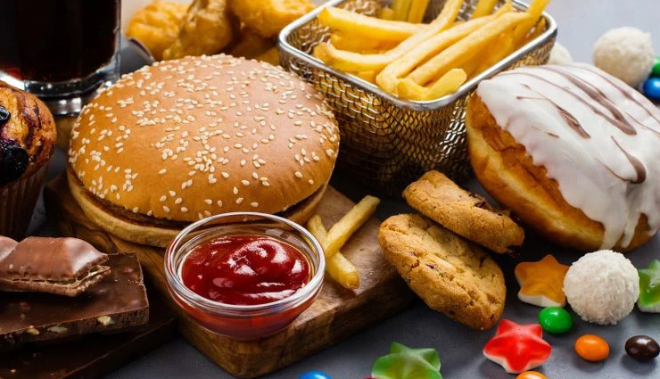 excessive hunger,overeating,ghrelin hormone,lack of sleep,dehydration,low blood sugar,stress,skipping meals,unhealthy diet,sedentary lifestyle,medications,medical conditions,hyperthyroidism,diabetes,pregnancy,menstrual cycle,leptin resistance,insulin resistance,emotional eating,boredom eating,food addiction,nutrient deficiencies,slow metabolism,Health tips,fitness tips