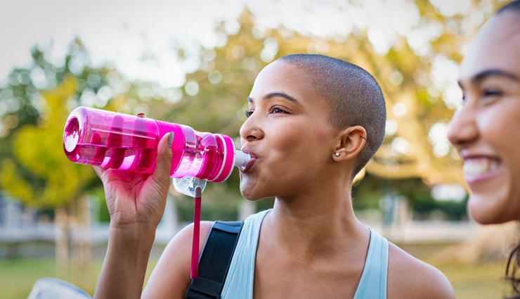 excessive hunger,overeating,ghrelin hormone,lack of sleep,dehydration,low blood sugar,stress,skipping meals,unhealthy diet,sedentary lifestyle,medications,medical conditions,hyperthyroidism,diabetes,pregnancy,menstrual cycle,leptin resistance,insulin resistance,emotional eating,boredom eating,food addiction,nutrient deficiencies,slow metabolism,Health tips,fitness tips