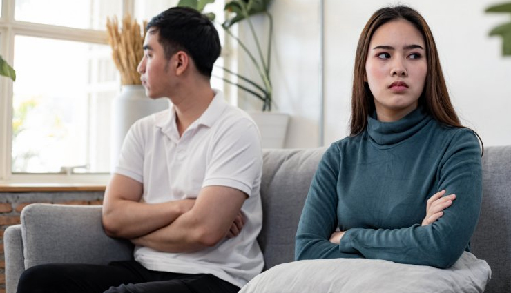 relationship damaging habits,harmful behaviors in relationships,impact of bad habits on romance,recognizing relationship-damaging quirks,overlooking partners flaws,consequences of unconscious behaviors,taking partner for granted in a relationship,seeking constant approval from partner,relationship testing behaviors,blaming games in relationships,silent treatment in romance,unbalanced relationship expectations,importance of open communication in relationships,avoiding dismissive responses in conversations,maintaining flexibility in relationships