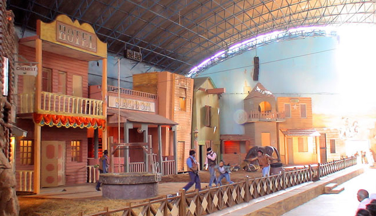 hyderabad,tourist attraction in hyderabad,places to visit in hyderabad,charminar,golconda fort,ramoji film city,hussain sagar lake,birla mandir,jala vihar