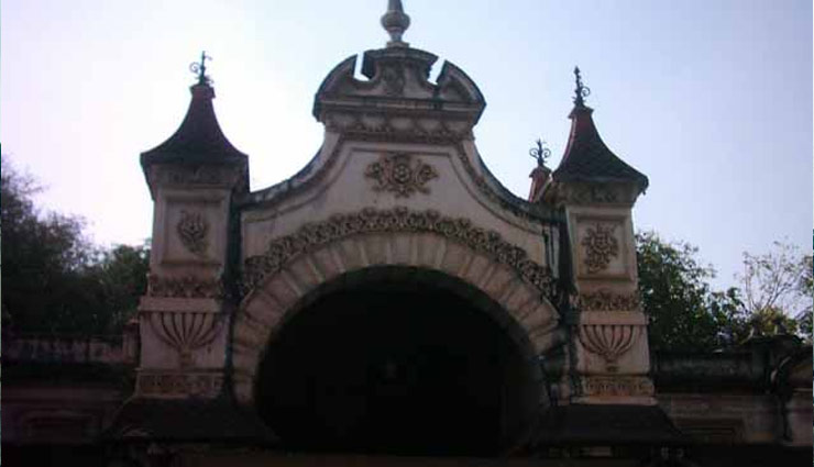 hyderabad,palace,kashmir,hotel businessman,niharika infrastructure,mumbai police,news,news in hindi