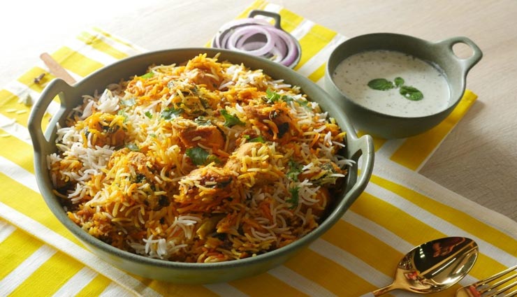 वीकेंड को स्पेशल बनाएगी 'हैदराबादी चिकन बिरयानी', देगी लजीज स्वाद #Recipe