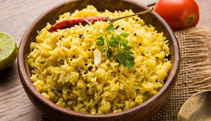 hyderabadi khichdi recipe,delicious and easy,indian one-pot meal,basmati rice,moong dal,aromatic spices,quick and healthy meal,wholesome dish,comforting,raita or pickle